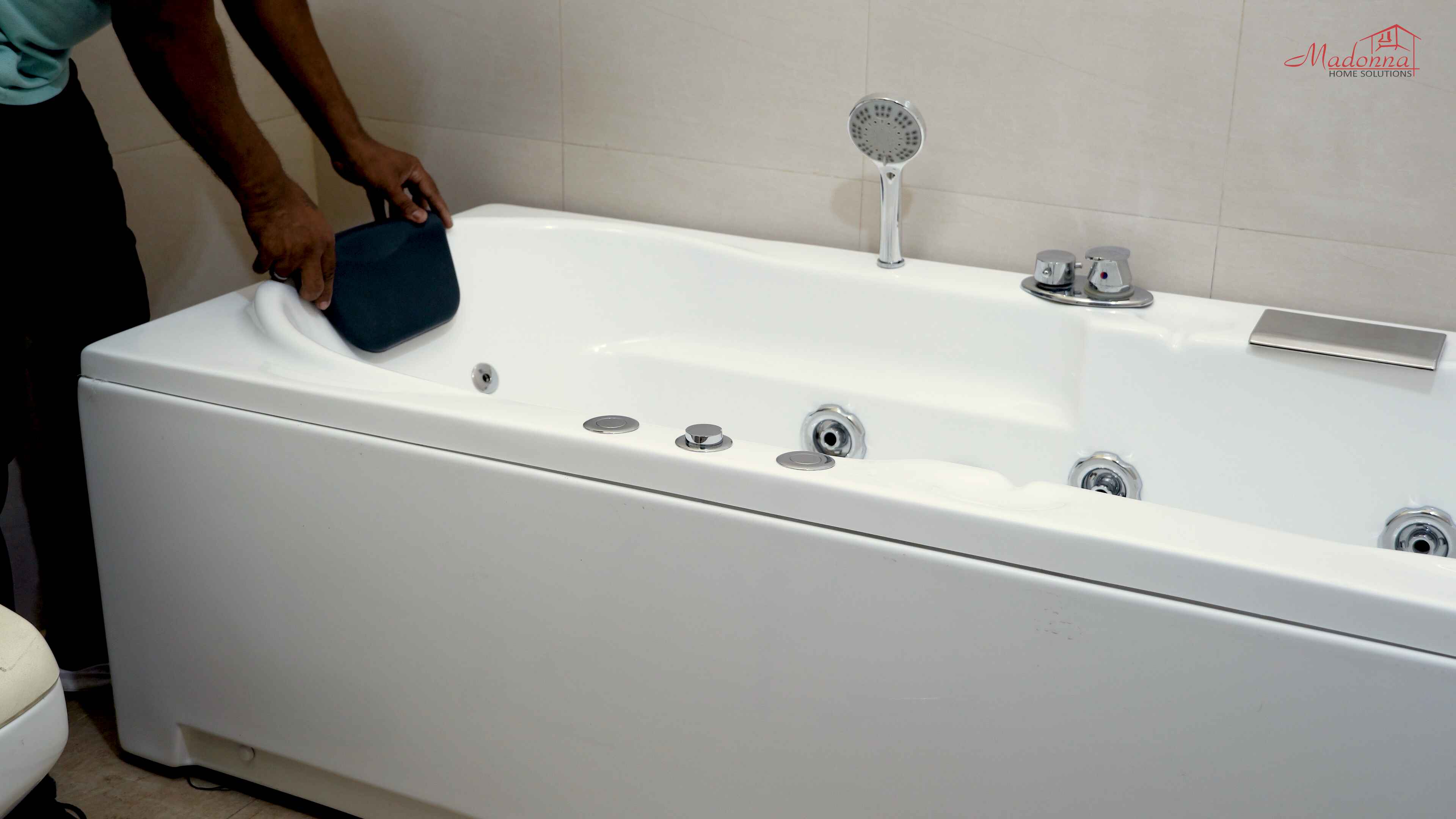 Madonna Intimate 6 ft. Bathtub with Whirlpool, Bubble and Back